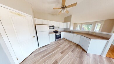 9450 Lakeland Dr in Grande Prairie, AB - Building Photo - Building Photo