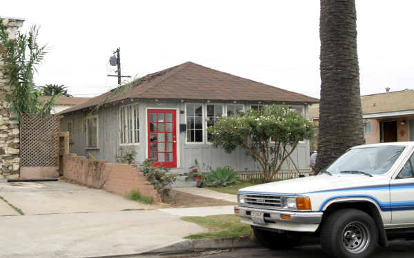 4857-4865 Niagara Ave in San Diego, CA - Building Photo - Building Photo