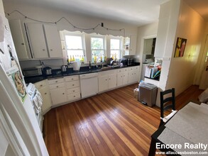 288 Foster St, Unit #2 in Boston, MA - Building Photo - Building Photo