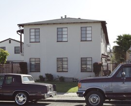 Altadena Apartments in San Diego, CA - Building Photo - Building Photo