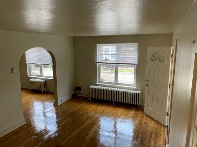 5255 Forbes Ave in Pittsburgh, PA - Foto de edificio
