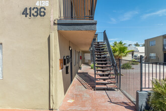 4120-4136 Silver Dollar Ave in Las Vegas, NV - Building Photo - Building Photo