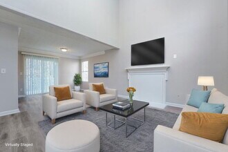 4955 Windsor Downs Ln in Decatur, GA - Foto de edificio - Building Photo