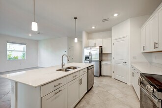 19065 Cabernet Ct in Venice, FL - Foto de edificio - Building Photo