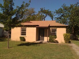 448 S Redford Ln in White Settlement, TX - Building Photo