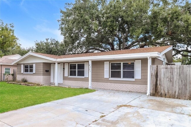 4031 Claremont Dr in New Port Richey, FL - Building Photo - Building Photo
