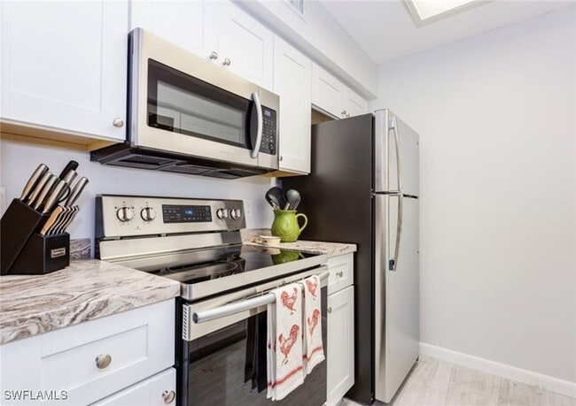 372 4th Ave S in Naples, FL - Building Photo - Building Photo