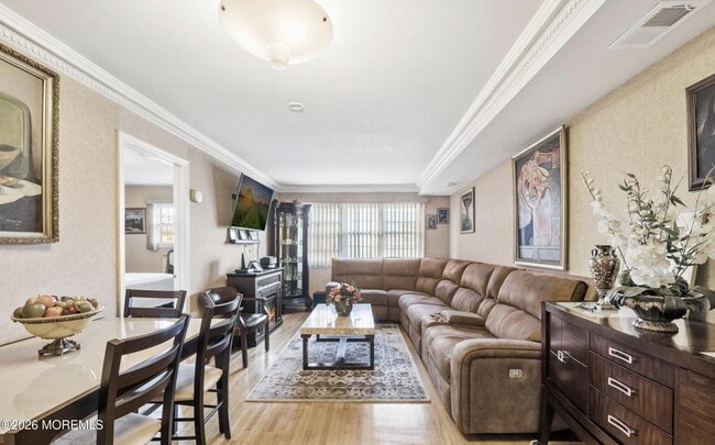 390 College Dr E in Edison, NJ - Building Photo - Building Photo