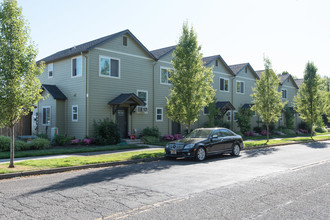 Jacobs Drive Apartments in Eugene, OR - Building Photo - Building Photo