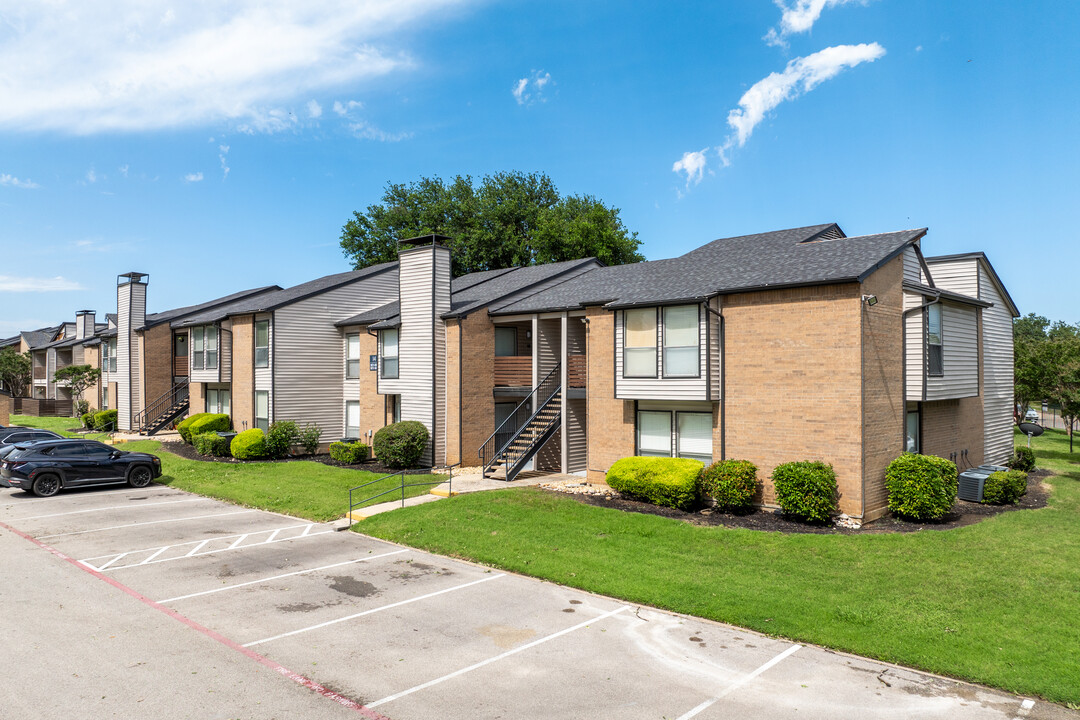 Townbluff Condominiums in Plano, TX - Building Photo