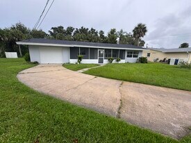 116 Myakka Dr in Venice, FL - Building Photo