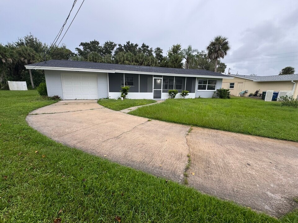 116 Myakka Dr in Venice, FL - Building Photo