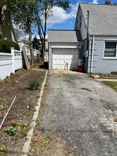 345 Walton St in West Hempstead, NY - Building Photo - Building Photo