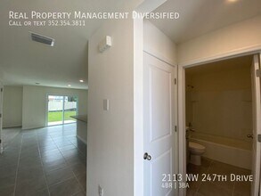 2113 NW 247th Dr in Newberry, FL - Building Photo - Building Photo