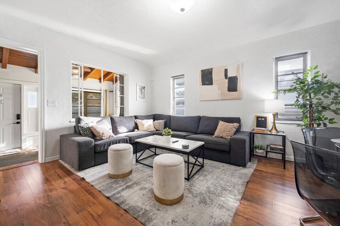 11 NW 68th Terrace in Miami, FL - Building Photo