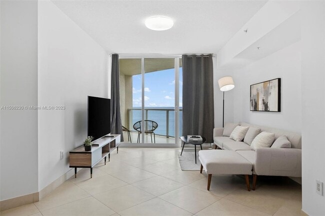 16699 Collins Ave, Unit 1710 in Sunny Isles Beach, FL - Building Photo - Building Photo