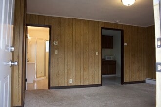 1902 W 33rd Ave, Unit 1 in Anchorage, AK - Foto de edificio - Building Photo