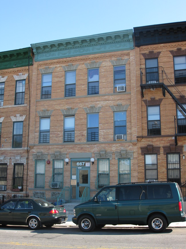 667 Central Ave in Brooklyn, NY - Building Photo - Building Photo