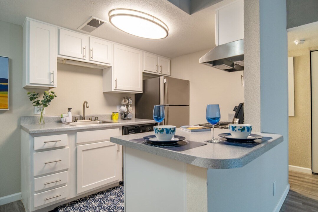 Villa Serena Apartments in Albuquerque, NM - Building Photo