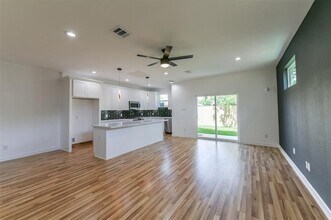 7330 Krueger Rd in Houston, TX - Building Photo - Building Photo