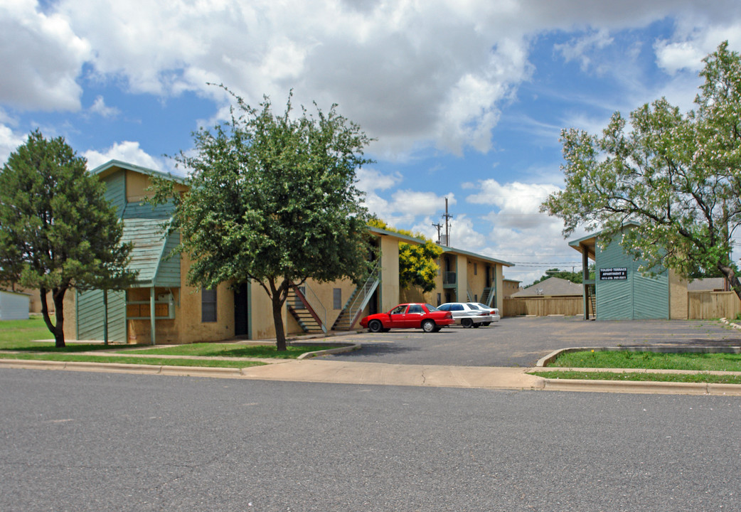 4616 67th St in Lubbock, TX - Foto de edificio