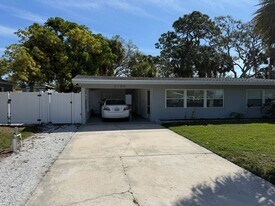 6109 Carlton Ave in Sarasota, FL - Building Photo