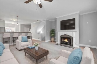 3044 Lauren Parc Rd in Decatur, GA - Building Photo - Building Photo