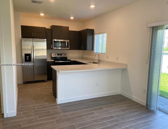 property at 871 SE 16th Ct