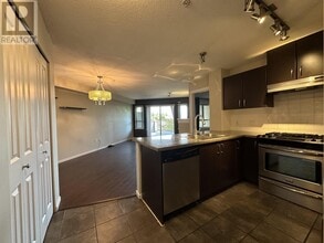 3110-3110 Dayanee Springs Blvd in Coquitlam, BC - Building Photo - Building Photo