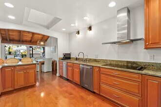 16936 Via De Santa Fe in Rancho Santa Fe, CA - Foto de edificio - Building Photo