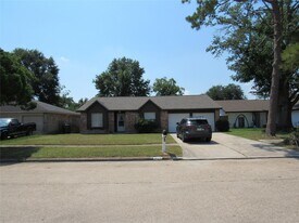 7623 Silver Cloud Ln in Houston, TX - Building Photo
