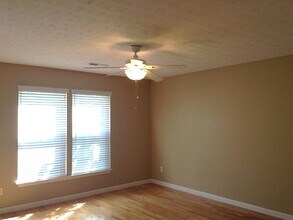 2574 King Arthur Way in Beavercreek, OH - Building Photo - Building Photo