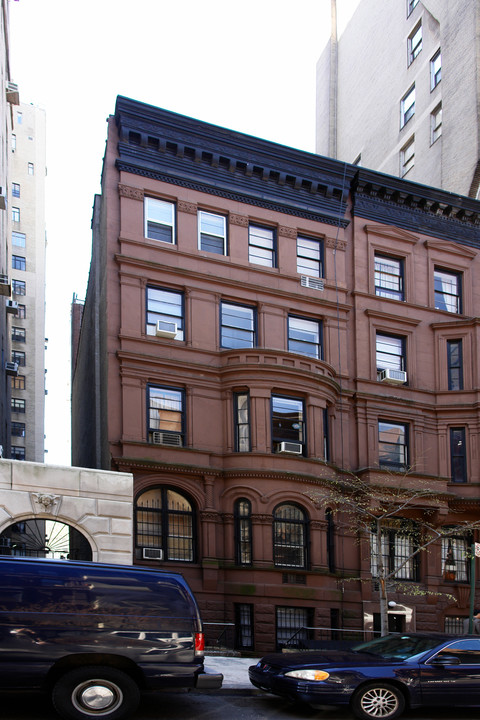 14 W 82nd St in New York, NY - Building Photo