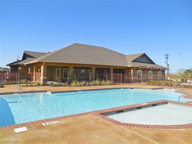 Hacienda Del Sol Apartments in San Benito, TX - Building Photo - Building Photo