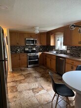 72 Garland St in Springfield, MA - Building Photo - Building Photo