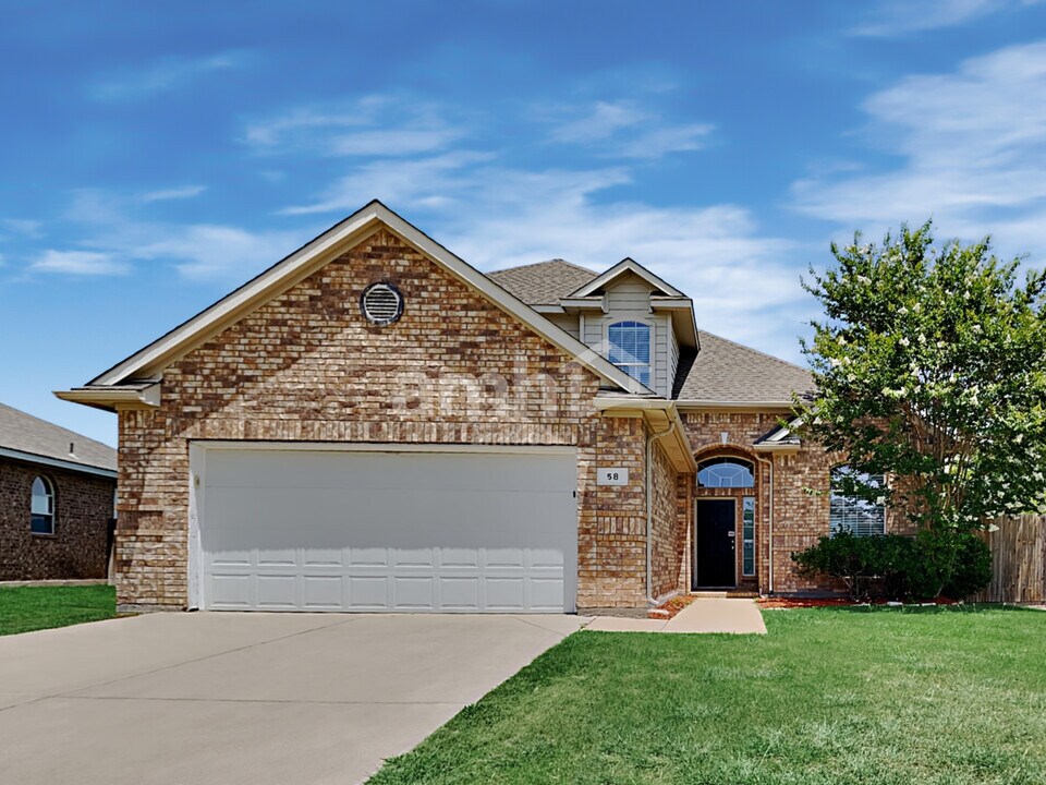 58 N Highland Dr in Sanger, TX - Building Photo