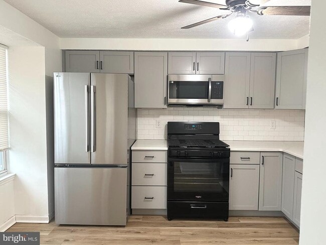 31 Stoneshire Dr in Glassboro, NJ - Building Photo - Building Photo