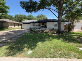 2208 Piedmont St in Irving, TX - Building Photo