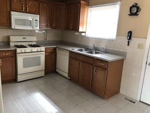 454 Manor Pl in Aurora, IL - Building Photo - Building Photo