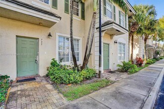 757 NW 42nd Ave in Plantation, FL - Building Photo - Building Photo
