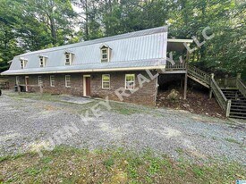 110 Clay Dr in Hayden, AL - Building Photo