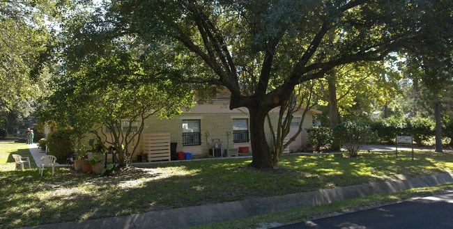 905 NW 40th Ave in Gainesville, FL - Foto de edificio - Building Photo