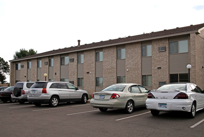 School View Square Apartments in Big Lake, MN - Building Photo - Building Photo