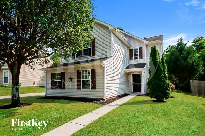 8322 Rolling Meadows Ln in Huntersville, NC - Building Photo
