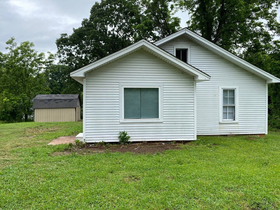 317 Watlington Rd in Jackson, TN - Building Photo