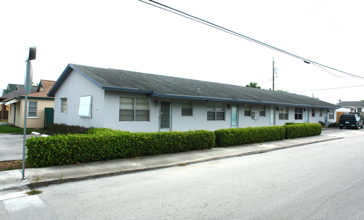 329 N D St in Lake Worth, FL - Building Photo