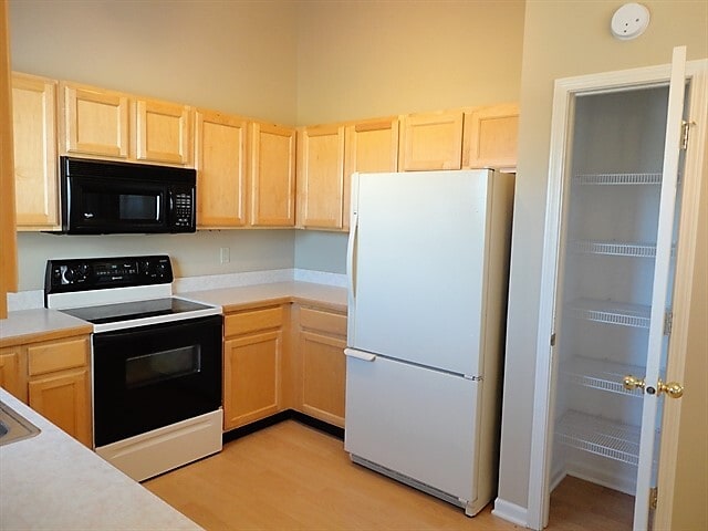 7910 Palmaro Cir in Indianapolis, IN - Building Photo - Building Photo