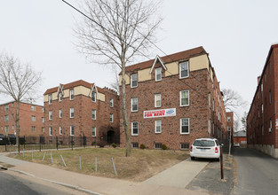 Woodcroft Apartments in Hartford, CT - Building Photo - Building Photo