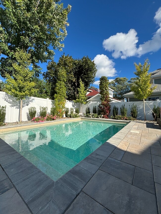 property at 21 Apthorp St