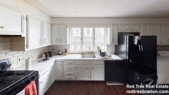 14 Dow St, Unit 2 in Somerville, MA - Building Photo